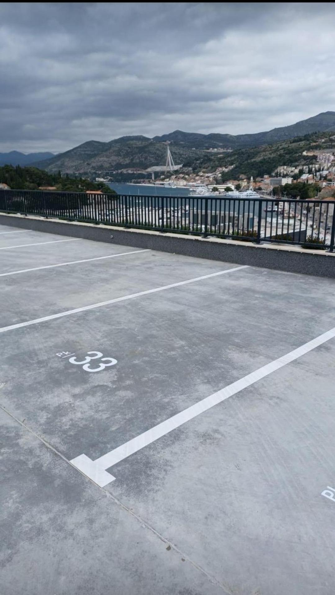 ドゥブロブニクLupo Gravosa Free Parkingアパートメント エクステリア 写真